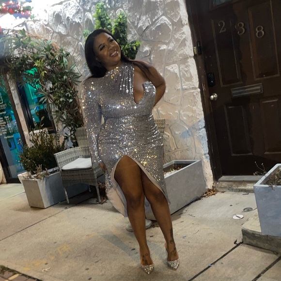 Meet your Posher, Dandra - Picture 1 of 2